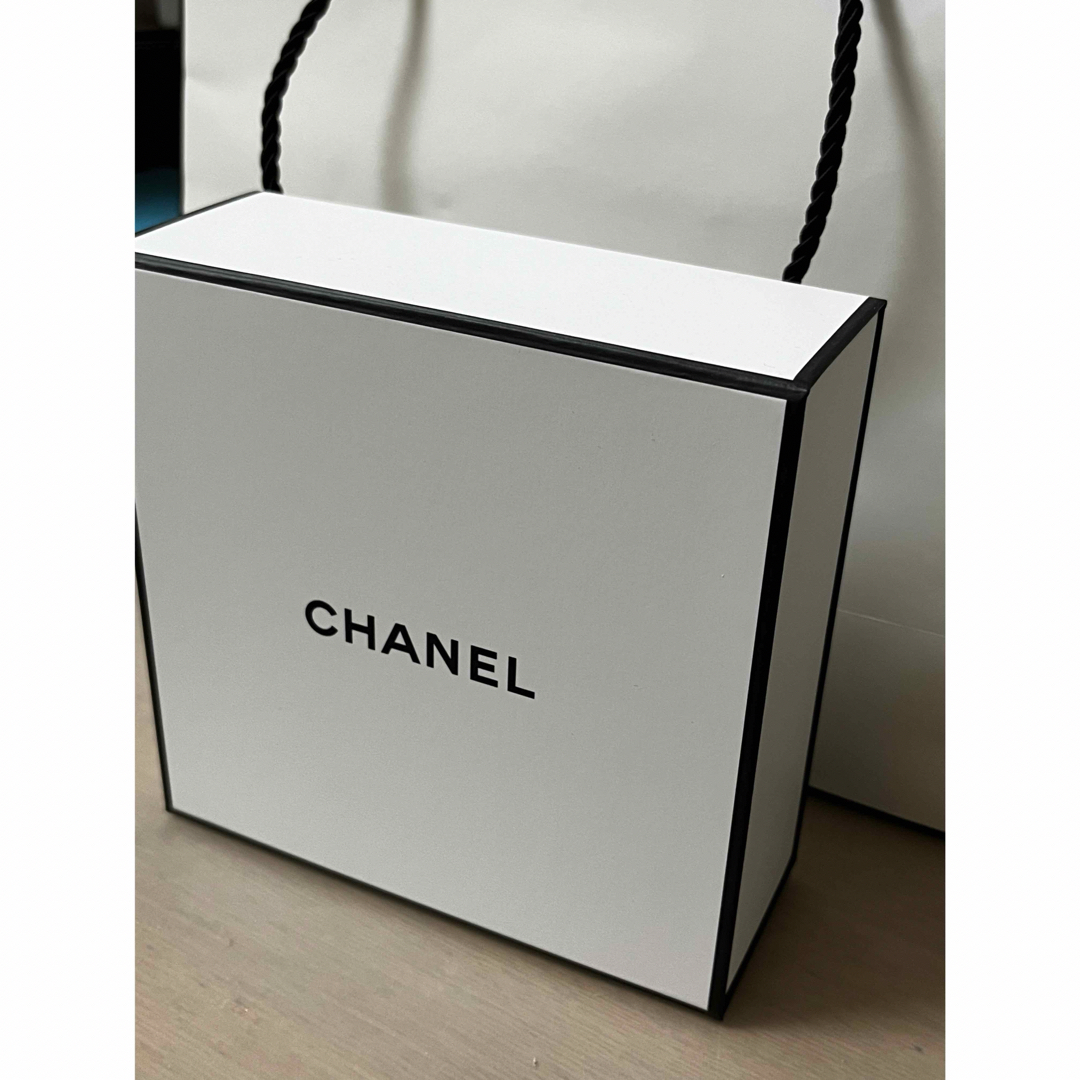 CHANEL(シャネル)のシャネル　空き箱　正方形 レディースのバッグ(ショップ袋)の商品写真