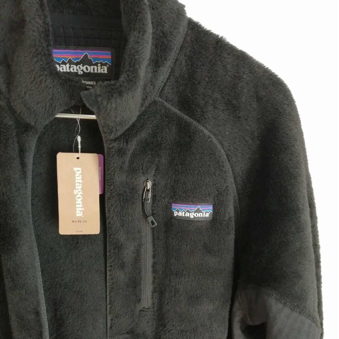 patagonia(パタゴニア)の【希少・新品未使用】patagonia　R2ジャケット　黒　М メンズのジャケット/アウター(その他)の商品写真