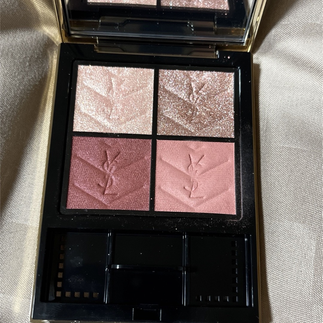 Yves Saint Laurent(イヴサンローラン)のイヴ・サンローラン　クチュールミニクラッチNo.500 コスメ/美容のベースメイク/化粧品(アイシャドウ)の商品写真