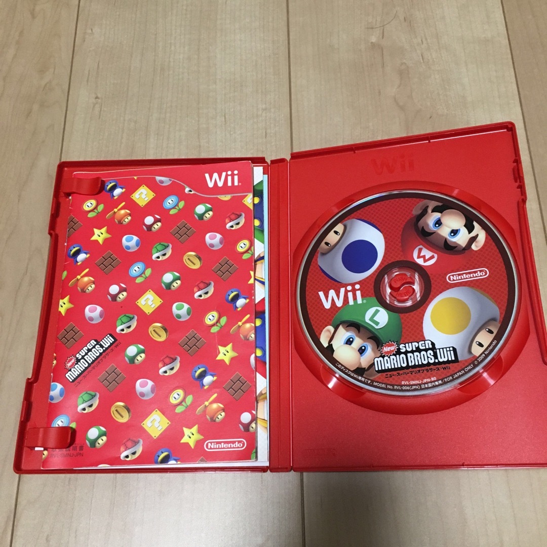 Wii(ウィー)のNew スーパーマリオブラザーズ Wii エンタメ/ホビーのゲームソフト/ゲーム機本体(家庭用ゲームソフト)の商品写真