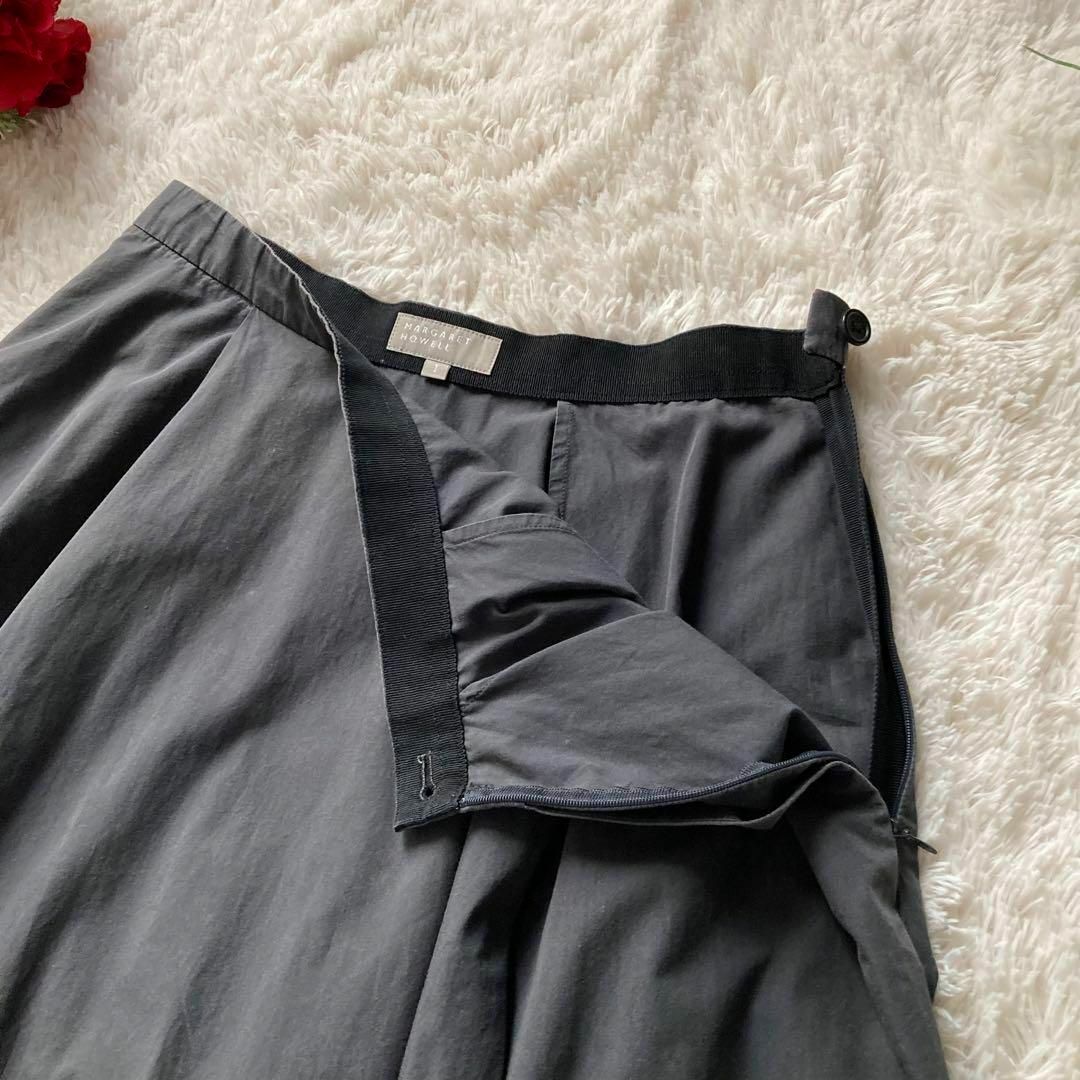 MARGARET HOWELL(マーガレットハウエル)のマーガレットハウエル　コットンフレアスカート　グレー　日本製　※着用感あり レディースのスカート(ひざ丈スカート)の商品写真
