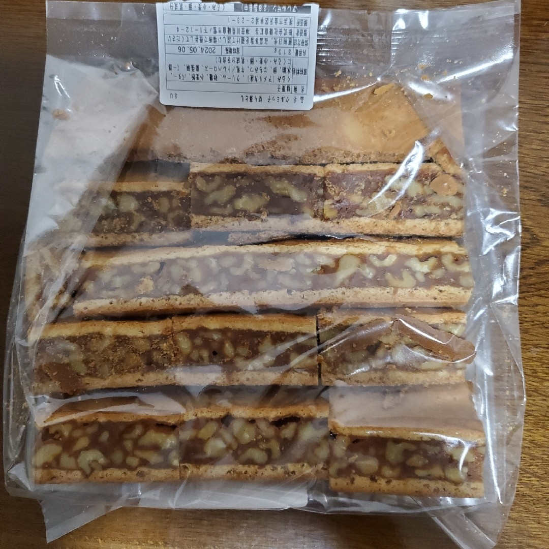 鎌倉紅谷クルミッ子　切り落とし310g紙袋つき 食品/飲料/酒の食品(菓子/デザート)の商品写真