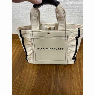 ジルバイジルスチュアート(JILL by JILLSTUART)のジル バイ ジルスチュアート  フリルトート（小）　ホワイト(トートバッグ)