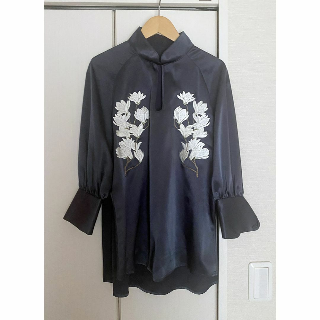 mame - iconology花を着るブラウス 白木蓮 ボタン緩みあり mame - iconology花を着るブラウス 白木蓮 ボタン緩みあり
