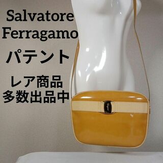 サルヴァトーレフェラガモ(Salvatore Ferragamo)のH3美品　サルヴァトーレフェラガモ　ショルダーバッグ　パテント　エナメル　ヴァラ(その他)