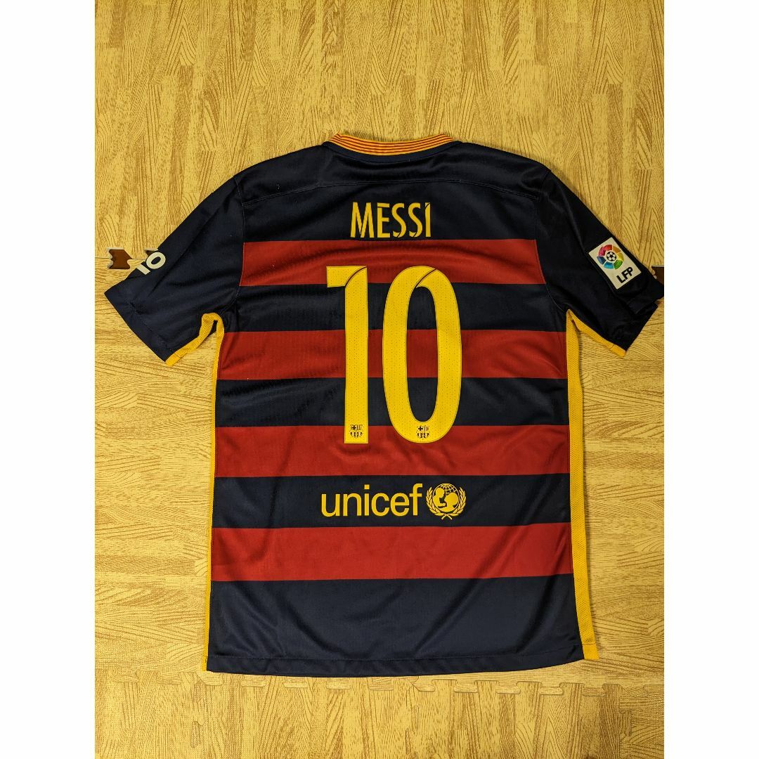 NIKE(ナイキ)の2015　メッシ　FCバルセロナ　ユニフォーム　ナイキ　Mサイズ レディースのトップス(Tシャツ(半袖/袖なし))の商品写真