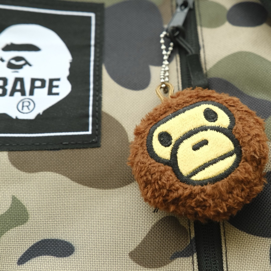 A BATHING APE(アベイシングエイプ)のBAPE KIDS（R）CAMOバックパック＆マイロチャーム アベイシングエイプ メンズのバッグ(バッグパック/リュック)の商品写真