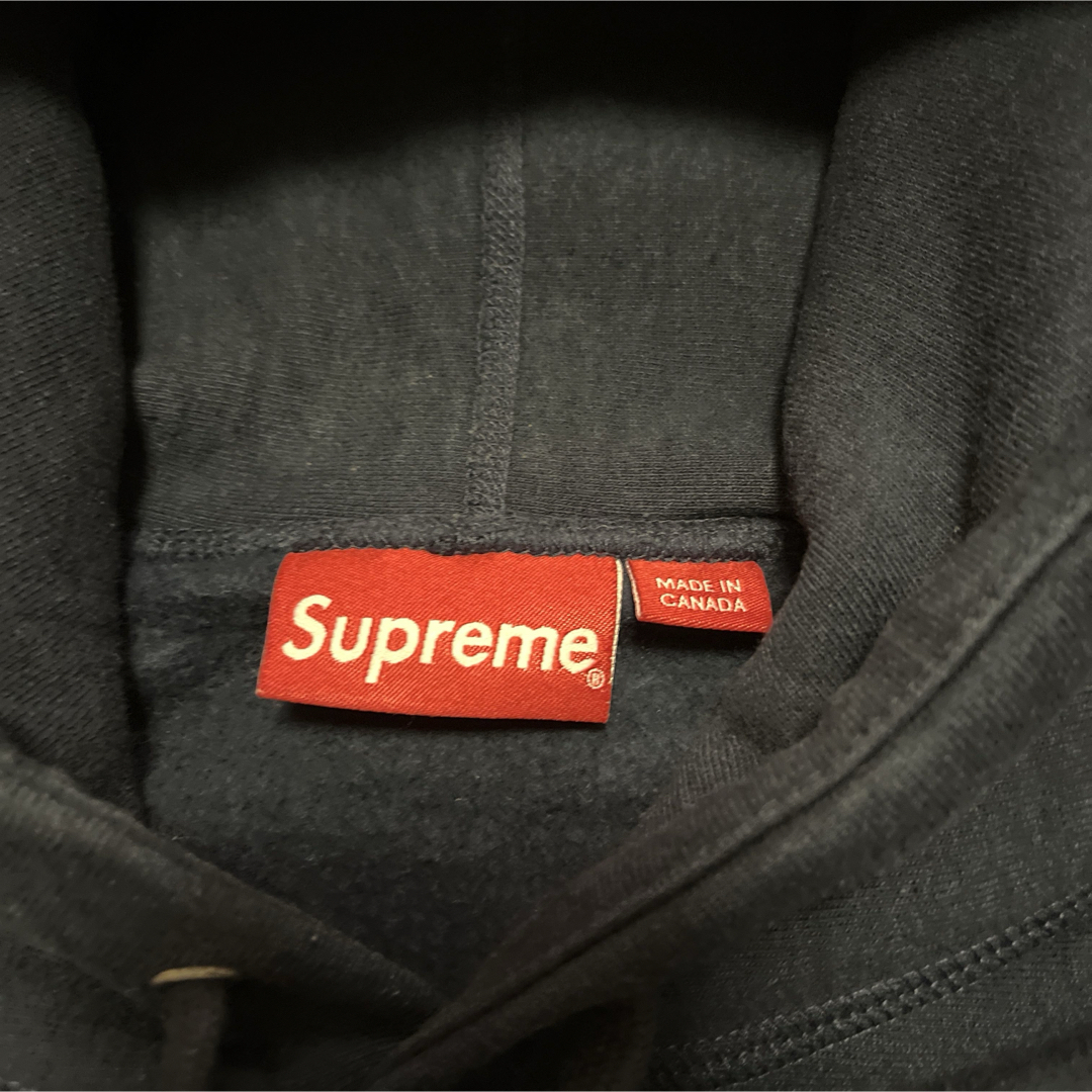 Supreme(シュプリーム)のSupreme 17SS Sleeve Patch フーディ L Navy メンズのトップス(パーカー)の商品写真