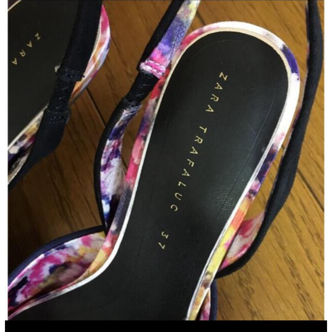 ZARA(ザラ)の♡本日限定お値下♡ZARA ネイビー フラワー パンプス 37♡ レディースの靴/シューズ(ハイヒール/パンプス)の商品写真
