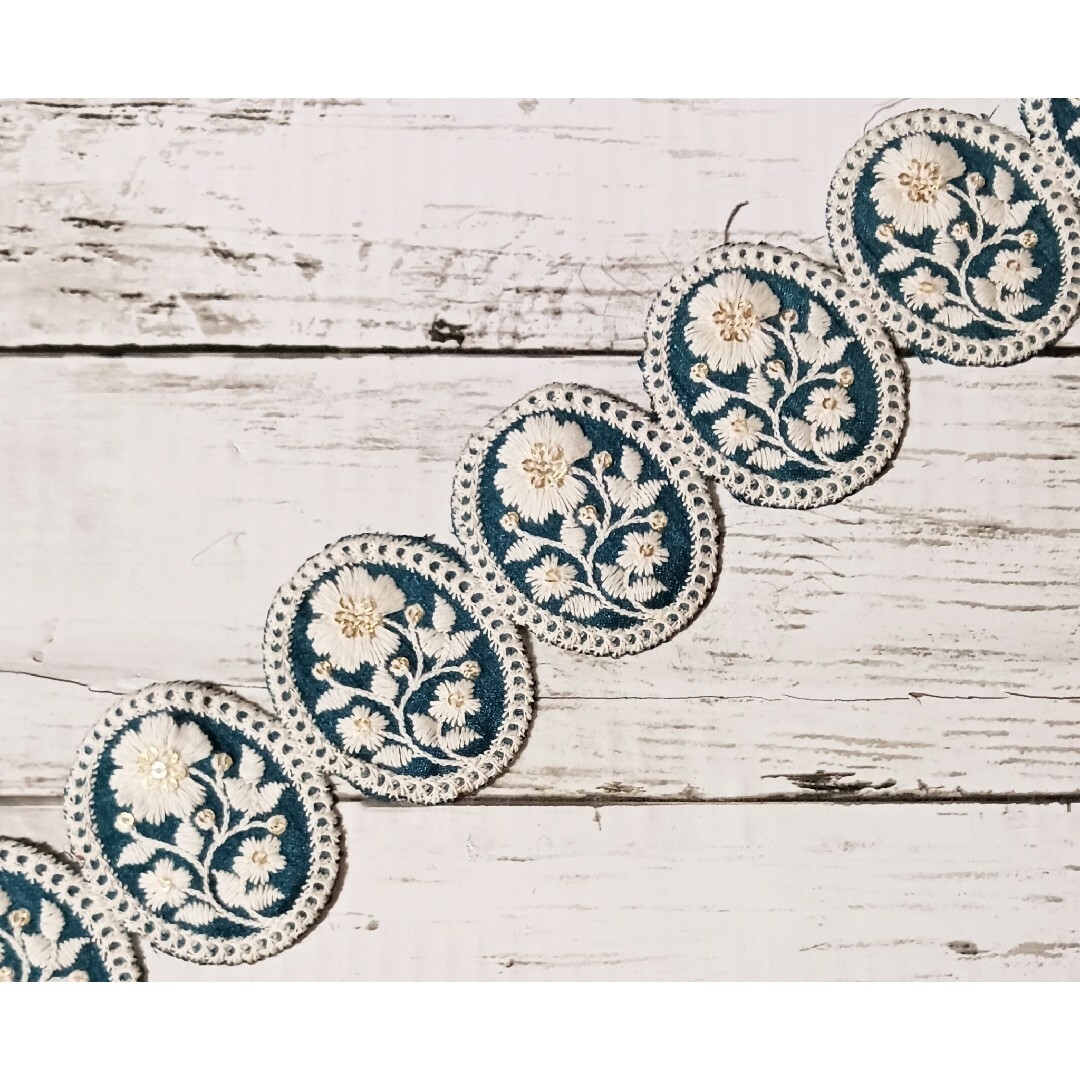 【インド刺繍リボン】50cm　9番 ハンドメイドの素材/材料(各種パーツ)の商品写真
