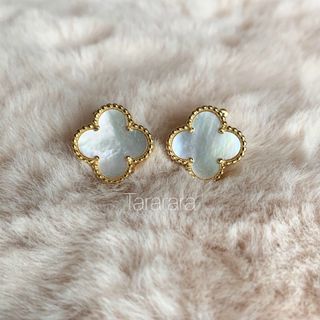 ●silver925 Flower ピアス ホワイトシェル●金アレ対応(ピアス)