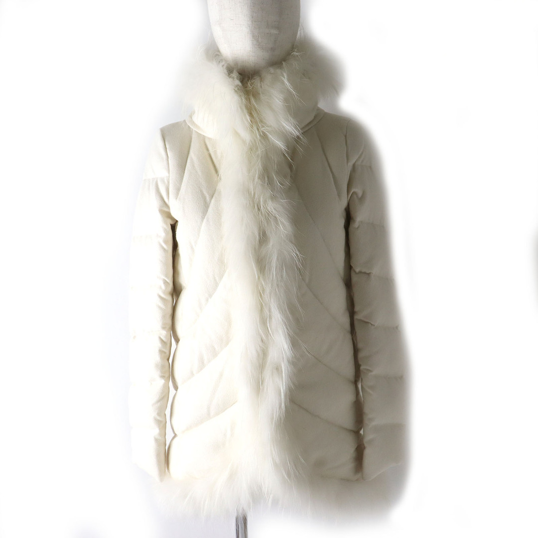 HERNO - 未使用品 Herno ヘルノ PI0380D シルク カシミヤ PIACENZA フィンラクーンファー付き ダウンコート オフホワイト 38 イタリア製 正規品 レディース 定価588,500円