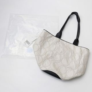 ミナペルホネン(mina perhonen)の未使用 2023SS ミナペルホネン mina perhonen focaccia bag tambourine/ライトベージュ フォカッチャバッグ 刺繍【2400013756587】(トートバッグ)