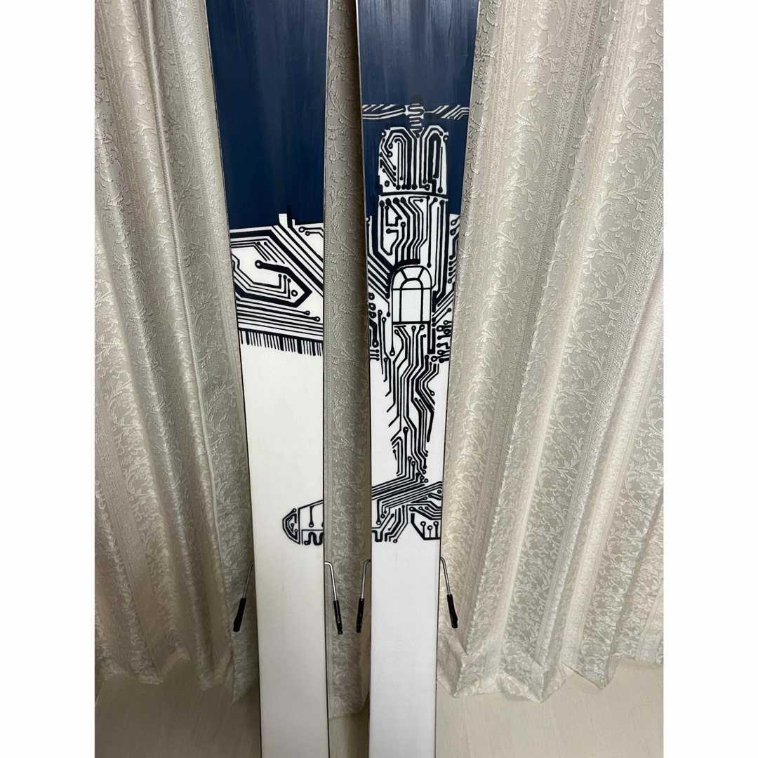LINE sakana スキー　ターンテーブル付き スポーツ/アウトドアのスキー(板)の商品写真