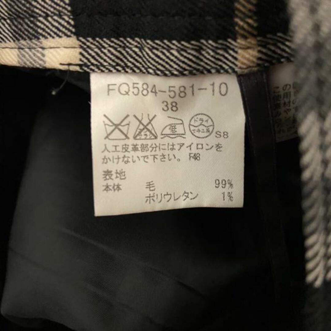 BURBERRY BLUE LABEL(バーバリーブルーレーベル)のBurberry Blue Label(バーバリーブルーレーベル) ハーフパンツ サイズ38 M レディース - 黒×アイボリー×マルチ チェック柄 レディースのパンツ(ハーフパンツ)の商品写真