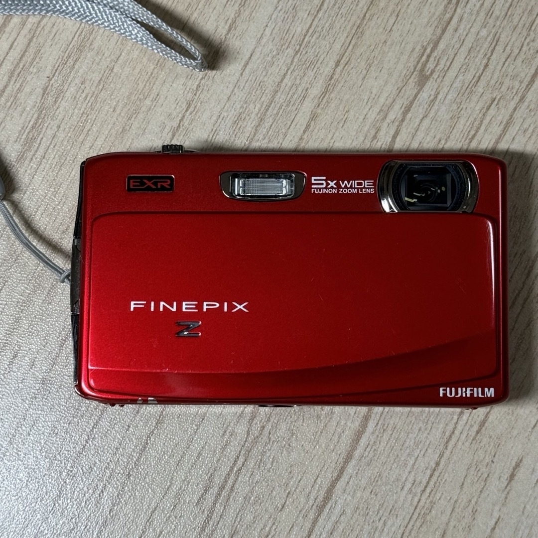【中古品】FinePix Z FINEPIX Z900EXR RED スマホ/家電/カメラのカメラ(コンパクトデジタルカメラ)の商品写真