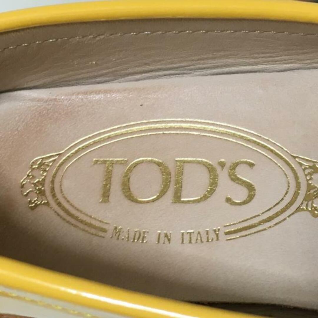 TOD'S(トッズ)のTOD'S(トッズ) ドライビングシューズ 34 1/2 レディース - イエロー×ゴールド エナメル（レザー）×金属素材 レディースの靴/シューズ(その他)の商品写真