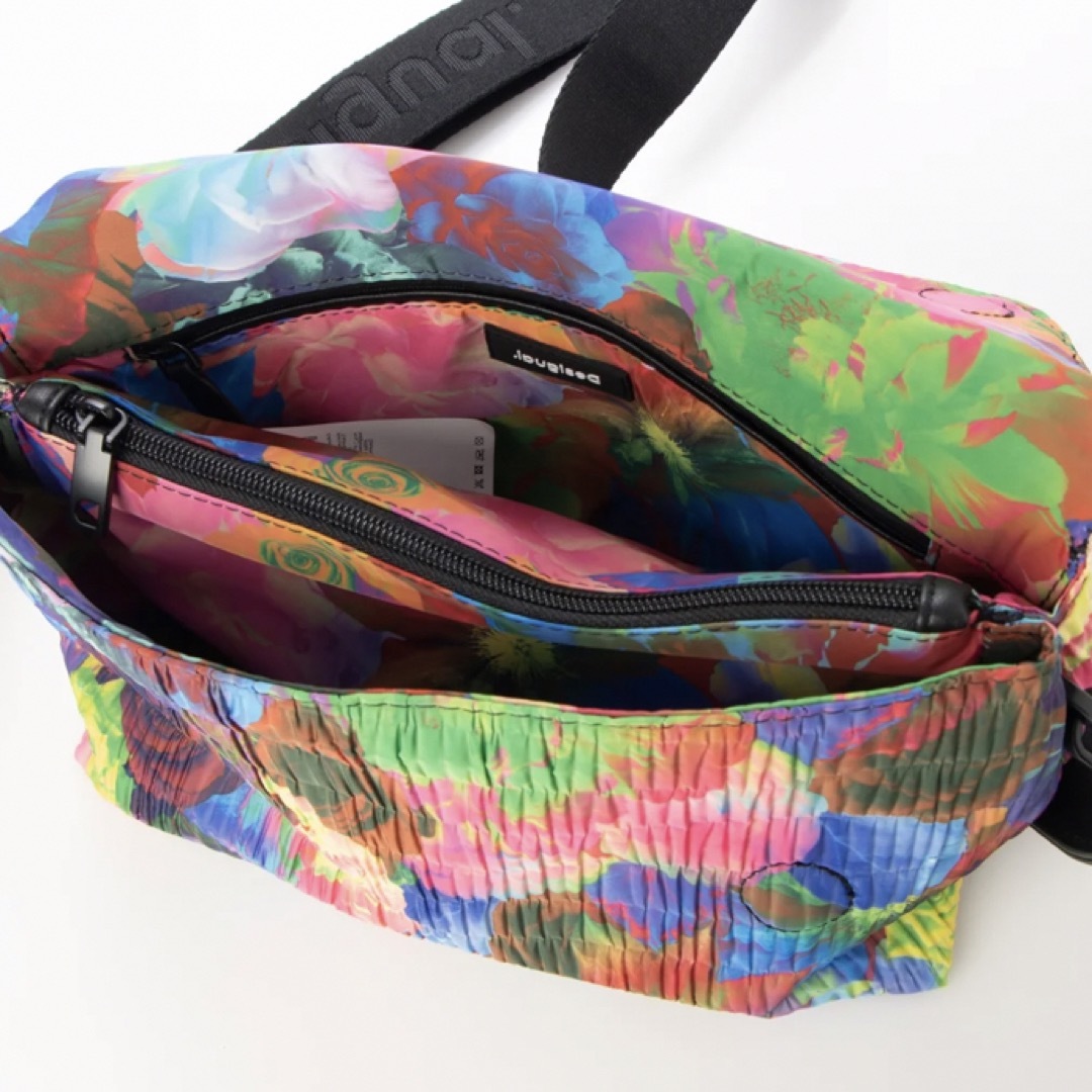 DESIGUAL(デシグアル)の新品✨タグ付き♪お洒落💖デシグアル　ショルダーバッグ 　大特価❣️ レディースのバッグ(ショルダーバッグ)の商品写真