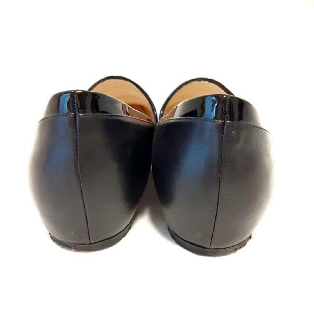 Christian Louboutin(クリスチャンルブタン)のCHRISTIAN LOUBOUTIN(クリスチャンルブタン) ローファー 37 レディース - 黒 タッセル レザー×エナメル（レザー） レディースの靴/シューズ(ローファー/革靴)の商品写真