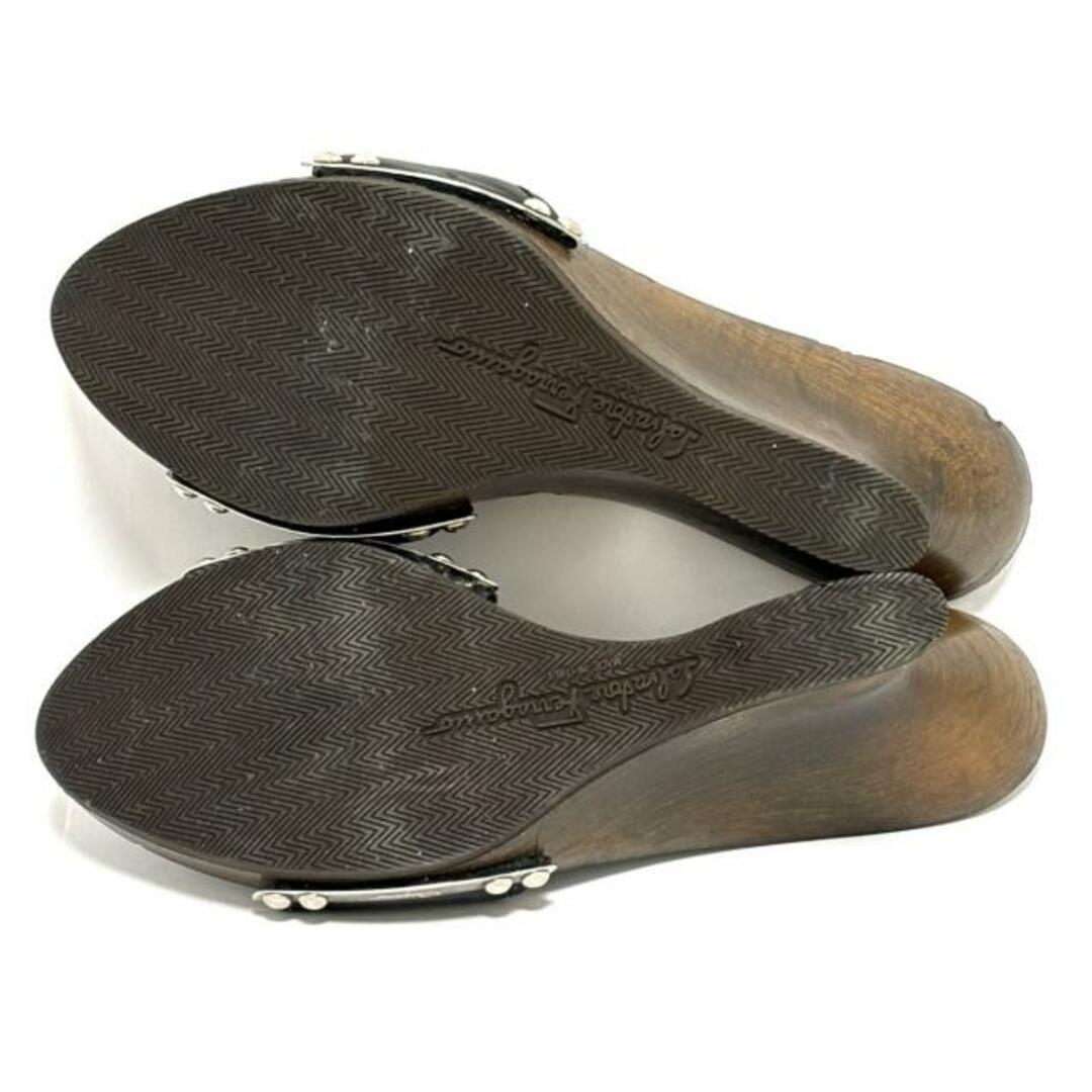 Salvatore Ferragamo(サルヴァトーレフェラガモ)のSalvatoreFerragamo(サルバトーレフェラガモ) ミュール 6 D レディース - 黒 ウェッジソール レザー レディースの靴/シューズ(ミュール)の商品写真