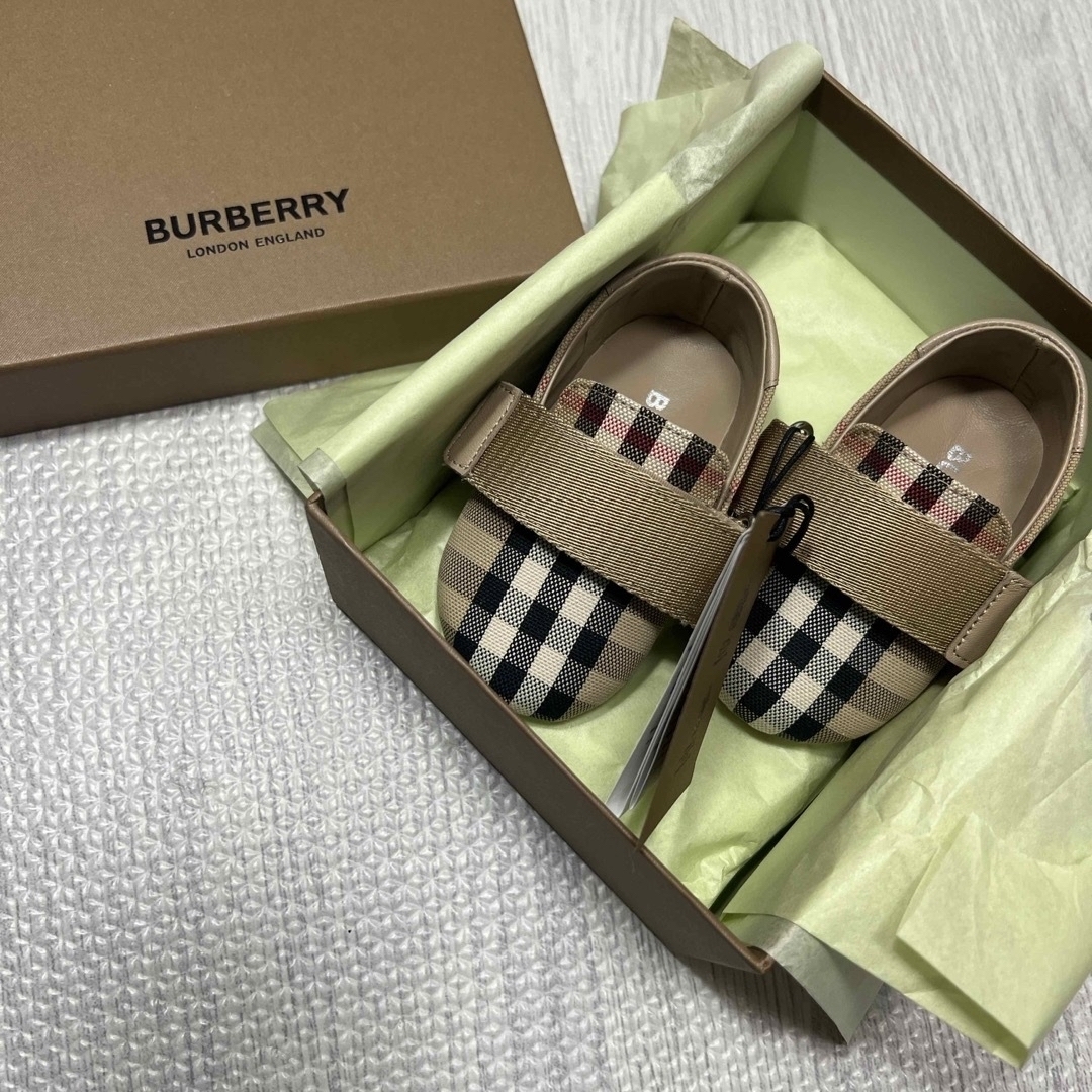 BURBERRY(バーバリー)のバーバリー　ベビーシューズ　新品 キッズ/ベビー/マタニティのベビー靴/シューズ(~14cm)(スニーカー)の商品写真