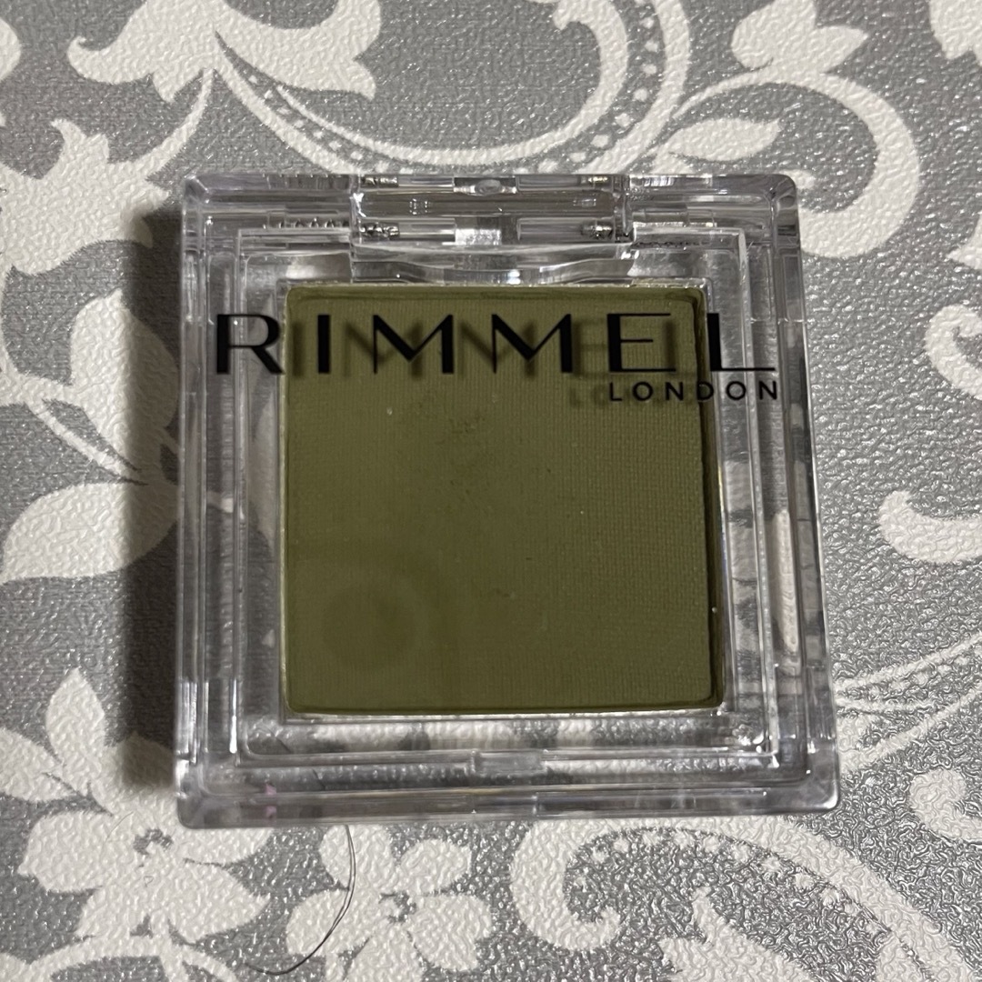 RIMMEL(リンメル)のリンメル　ワンダーキューブアイシャドウマット　M005 モスグリーンキューブ コスメ/美容のベースメイク/化粧品(アイシャドウ)の商品写真