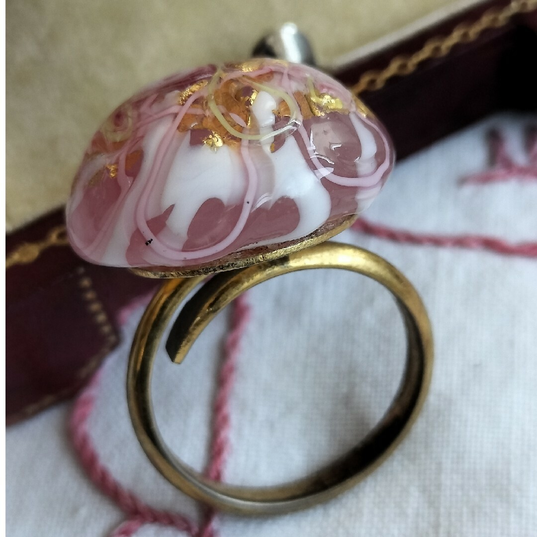 ヴェネチアングラス リング 指輪 ピンク ヴィンテージ レディースのアクセサリー(リング(指輪))の商品写真