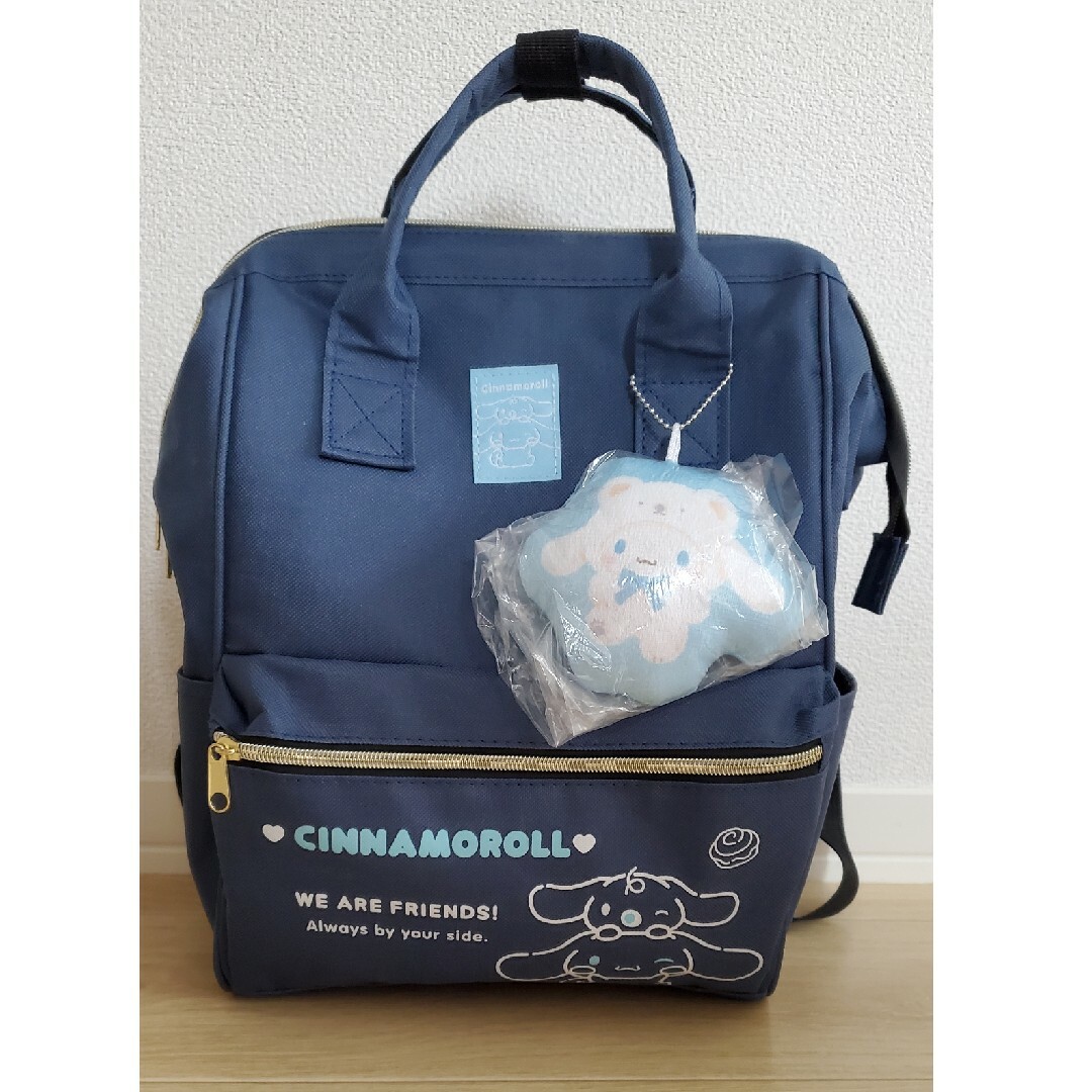 サンリオ(サンリオ)のサンリオ　シナモロール　ミニマスコット付きリュック　新品未使用 レディースのバッグ(リュック/バックパック)の商品写真