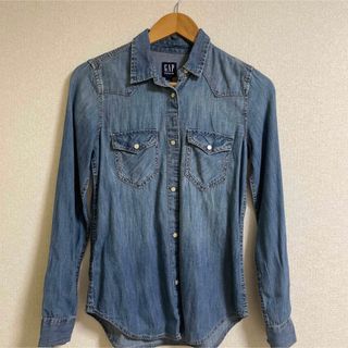 ギャップ(GAP)の【新品未使用】GAP  デニムシャツ(シャツ/ブラウス(長袖/七分))