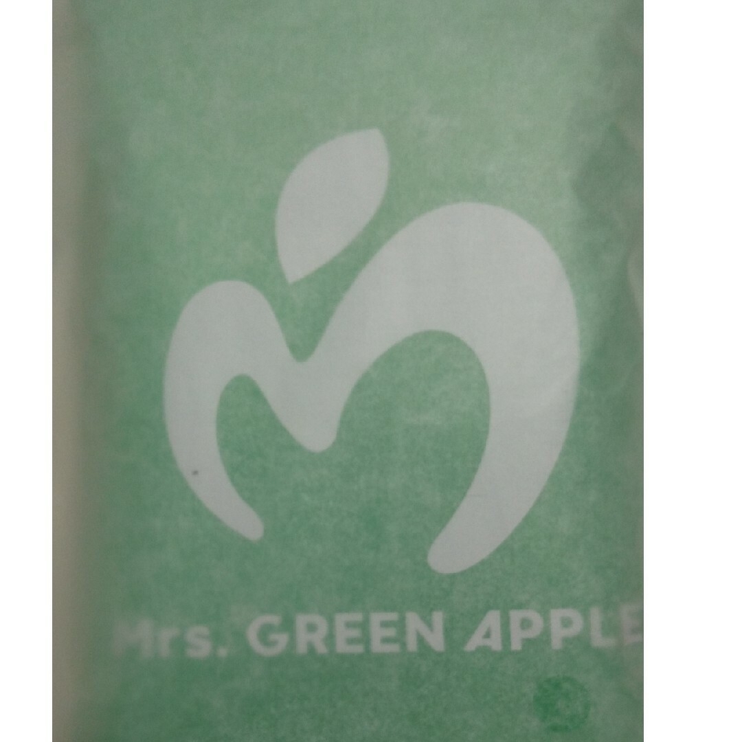 UNIVERSAL ENTERTAINMENT(ユニバーサルエンターテインメント)の最終値下げ☆Mrs. GREEN APPLE☆ピック２枚&ポーチセット エンタメ/ホビーのタレントグッズ(ミュージシャン)の商品写真