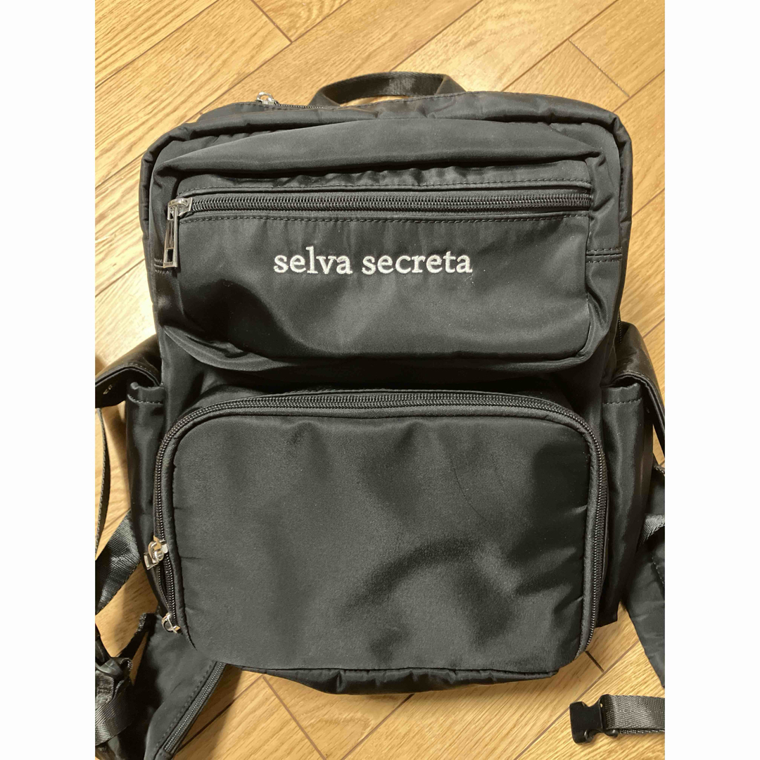 【selva secreta】Square RUCKSACK(black) キッズ/ベビー/マタニティのマタニティ(マザーズバッグ)の商品写真