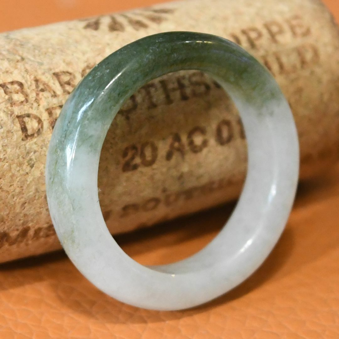 J1215　ヒスイ　翡翠　リング　指輪　21.5号　ミャンマー　ジェイド　送料込 レディースのアクセサリー(リング(指輪))の商品写真
