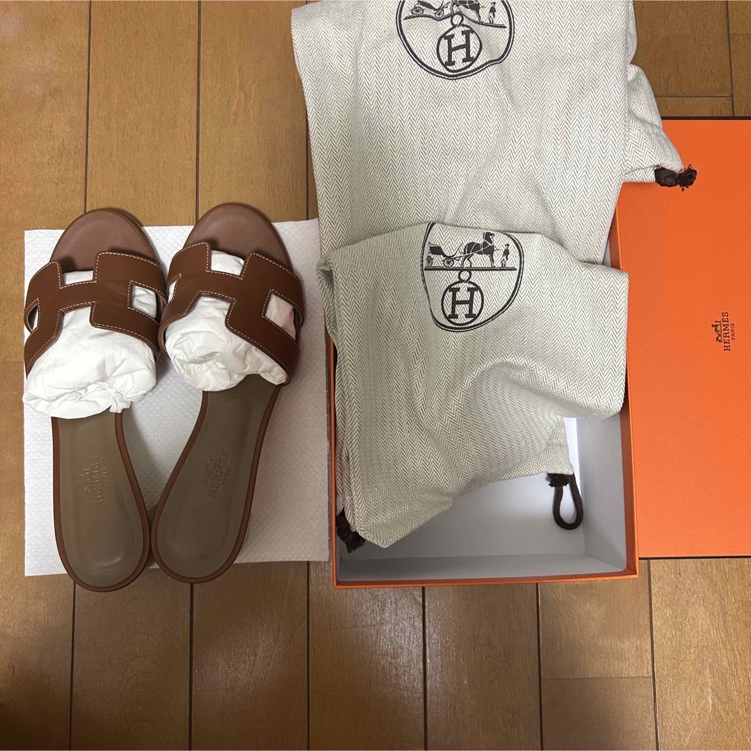 Hermes(エルメス)のHERMES OASIS エルメス　オアジス　38 ゴールド　サンダル レディースの靴/シューズ(サンダル)の商品写真