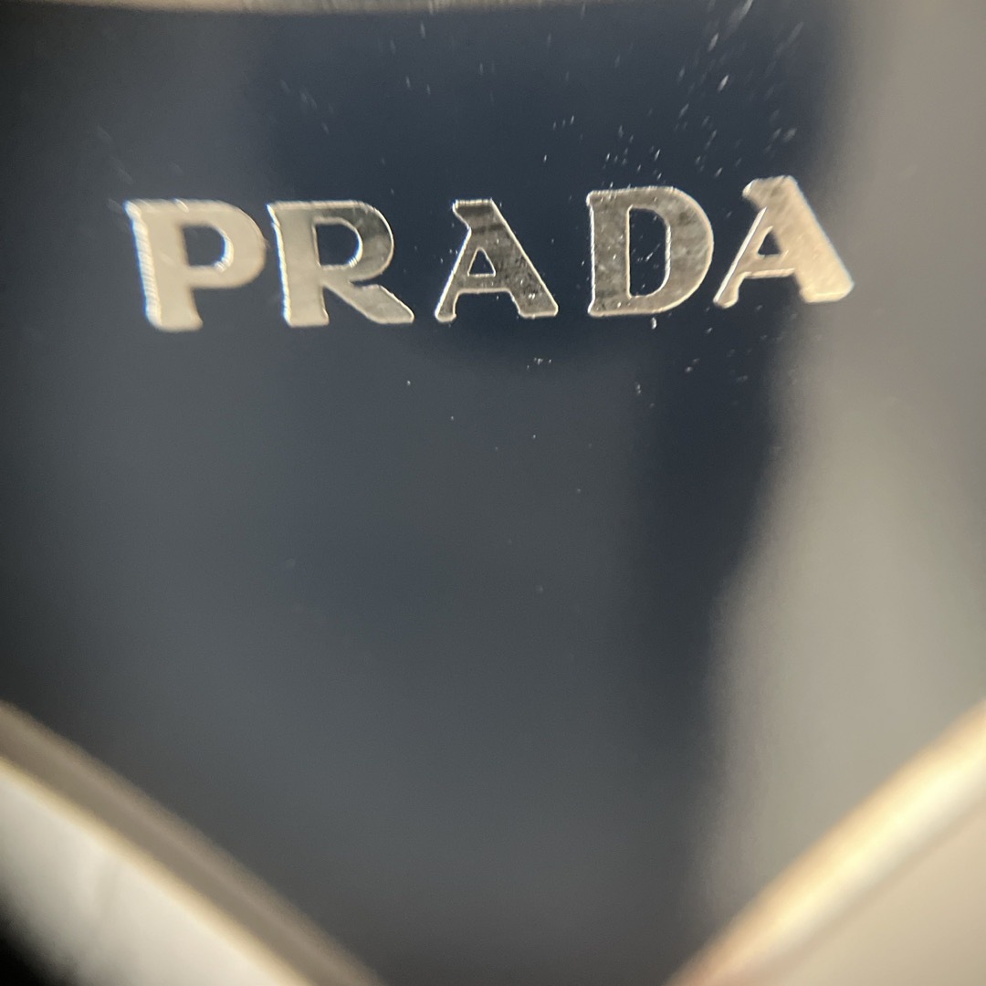 PRADA(プラダ)のPRADA  キーリング　チャーム　美品 メンズのファッション小物(キーホルダー)の商品写真