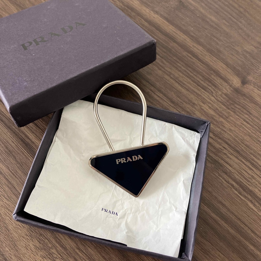 PRADA(プラダ)のPRADA  キーリング　チャーム　美品 メンズのファッション小物(キーホルダー)の商品写真