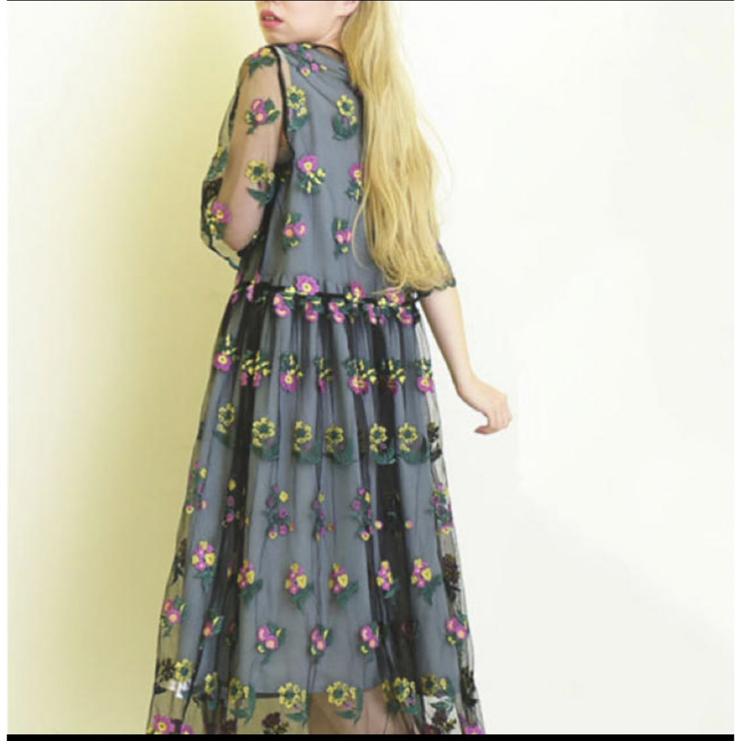 Dot&Stripes CHILDWOMAN(ドットアンドストライプスチャイルドウーマン)のDot＆Stripes CHILD WOMAN チュールカラフル花刺繍ワンピース レディースのワンピース(ロングワンピース/マキシワンピース)の商品写真