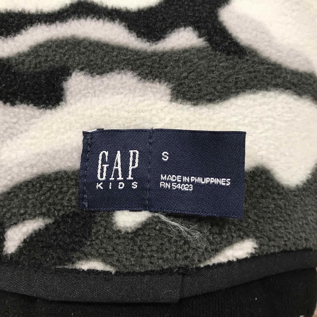 GAP(ギャップ)のGAP フリース帽子　リバーシブル キッズ/ベビー/マタニティのこども用ファッション小物(帽子)の商品写真