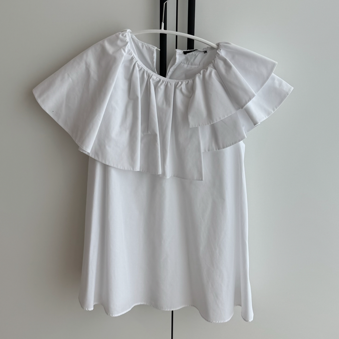 SORIN フリルトップス　ホワイト レディースのトップス(シャツ/ブラウス(半袖/袖なし))の商品写真