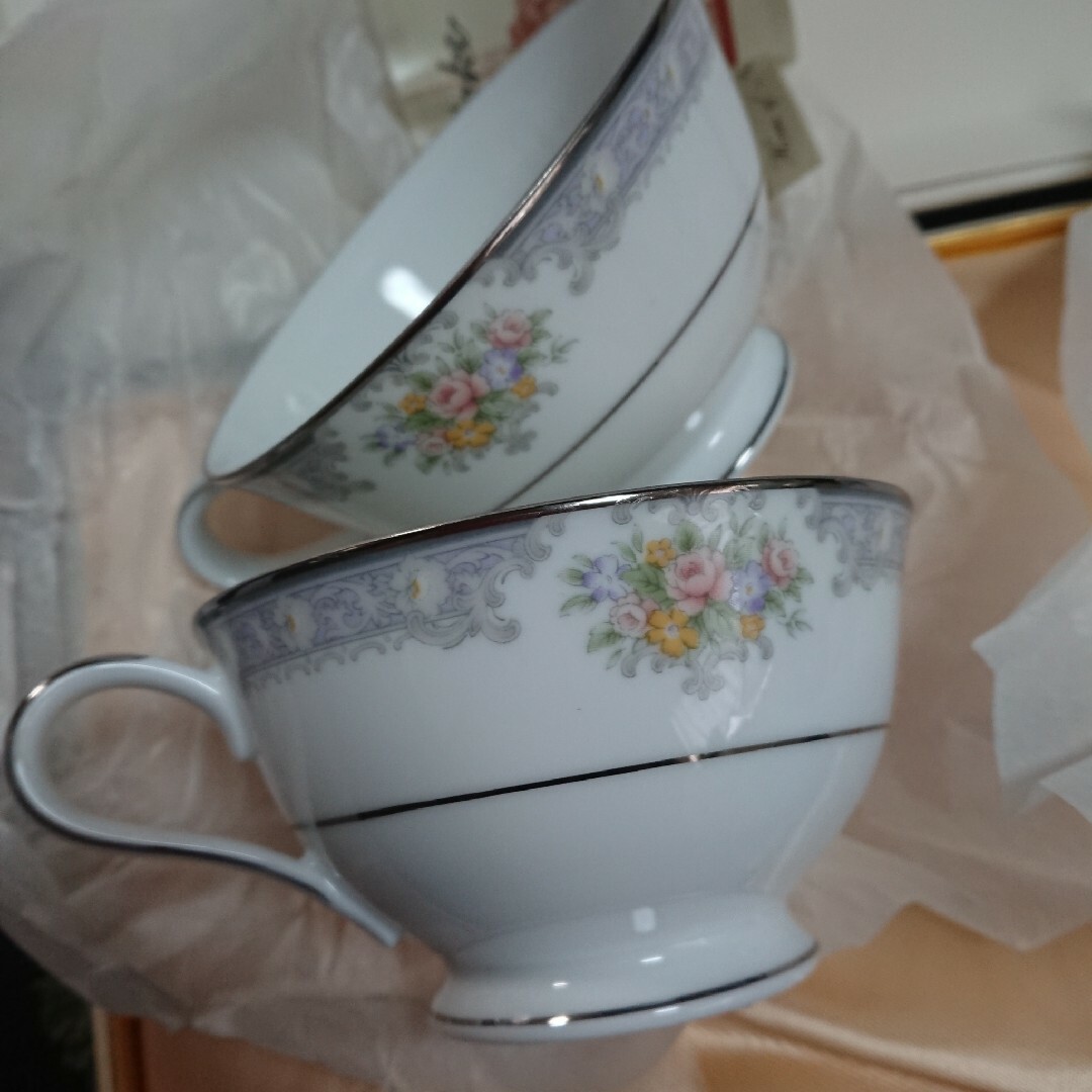 Noritake(ノリタケ)の新品 未使用 Noritake カップ&ソーサー 2客 インテリア/住まい/日用品のキッチン/食器(グラス/カップ)の商品写真