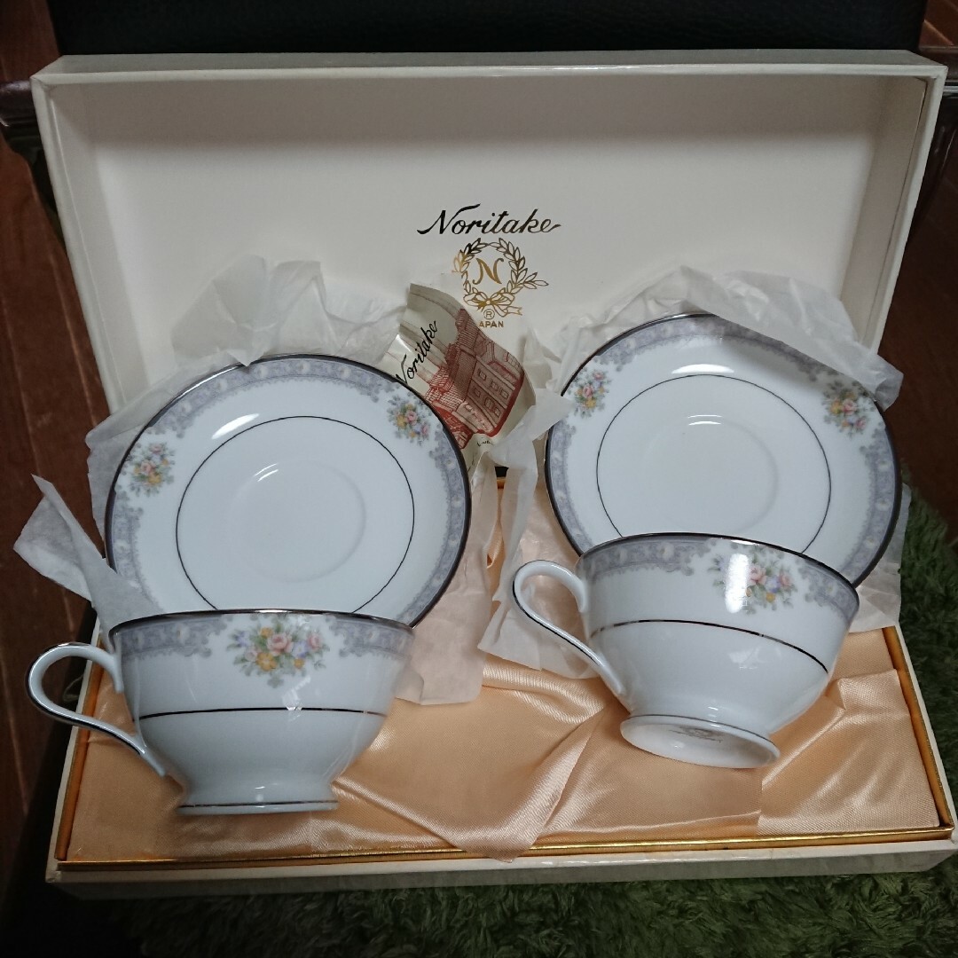 Noritake(ノリタケ)の新品 未使用 Noritake カップ&ソーサー 2客 インテリア/住まい/日用品のキッチン/食器(グラス/カップ)の商品写真