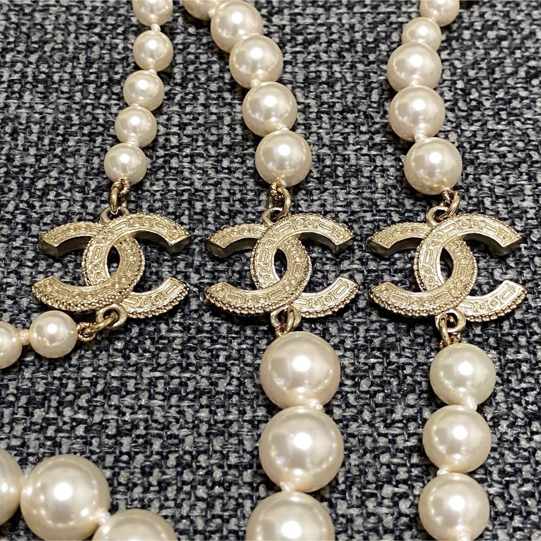 CHANEL(シャネル)のCHANEL シャネル　ロングパールネックレス　ゴールド レディースのアクセサリー(ネックレス)の商品写真