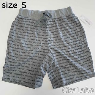 カルバンクライン(Calvin Klein)の【新品】カルバンクライン オールロゴ ハーフパンツ グレー S(ショートパンツ)