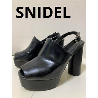 スナイデル(SNIDEL)のスナイデル　厚底サンダル　黒　ストラップ付きサンダル　23.5(サンダル)