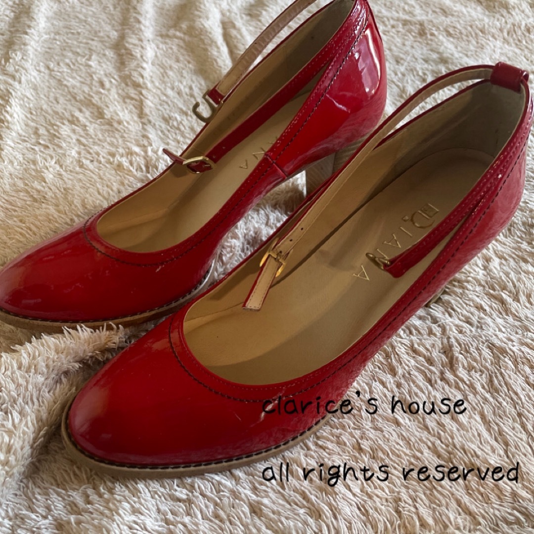 DIANA(ダイアナ)の良品　ダイアナ　DIANA パンプス　ヒール　赤　レッド エナメル レディースの靴/シューズ(ハイヒール/パンプス)の商品写真