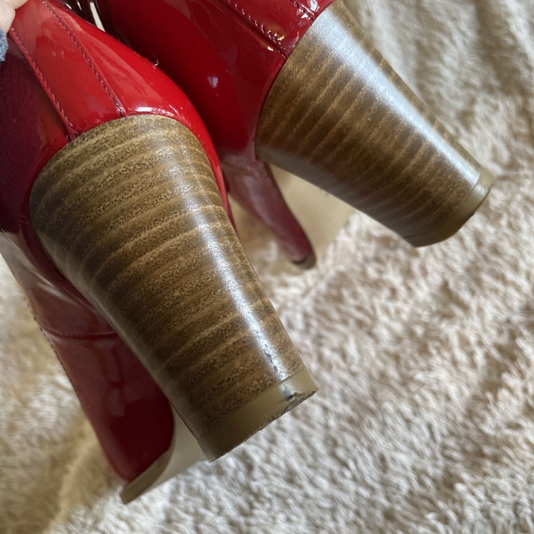DIANA(ダイアナ)の良品　ダイアナ　DIANA パンプス　ヒール　赤　レッド エナメル レディースの靴/シューズ(ハイヒール/パンプス)の商品写真