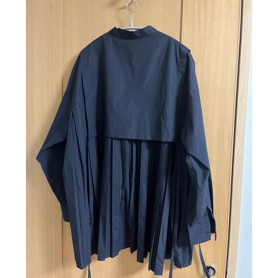 RANDEBOO(ランデブー)のRANDEBOO Pleats cape shirts プリーツブラウス レディースのトップス(シャツ/ブラウス(長袖/七分))の商品写真