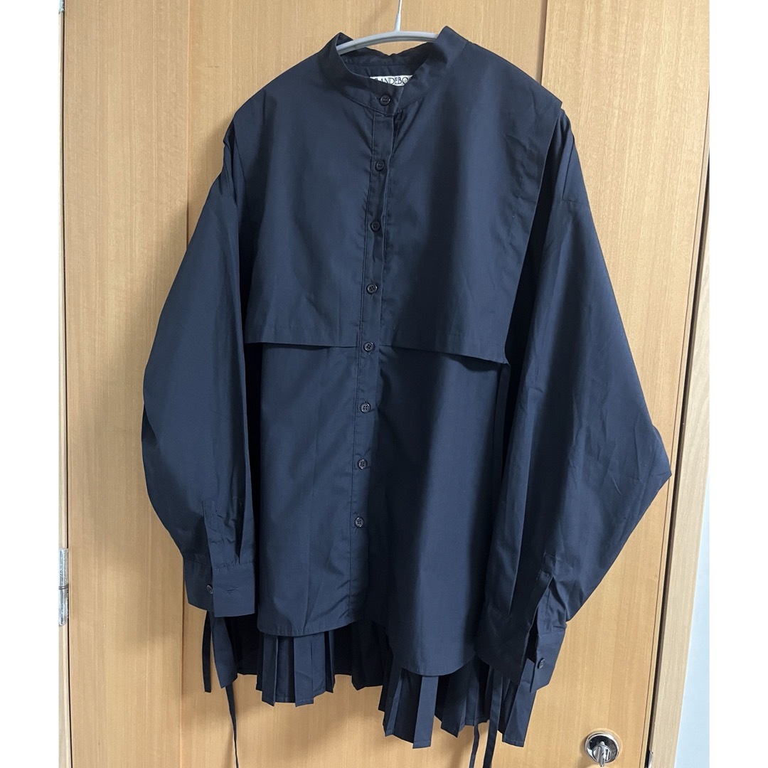 RANDEBOO(ランデブー)のRANDEBOO Pleats cape shirts プリーツブラウス レディースのトップス(シャツ/ブラウス(長袖/七分))の商品写真