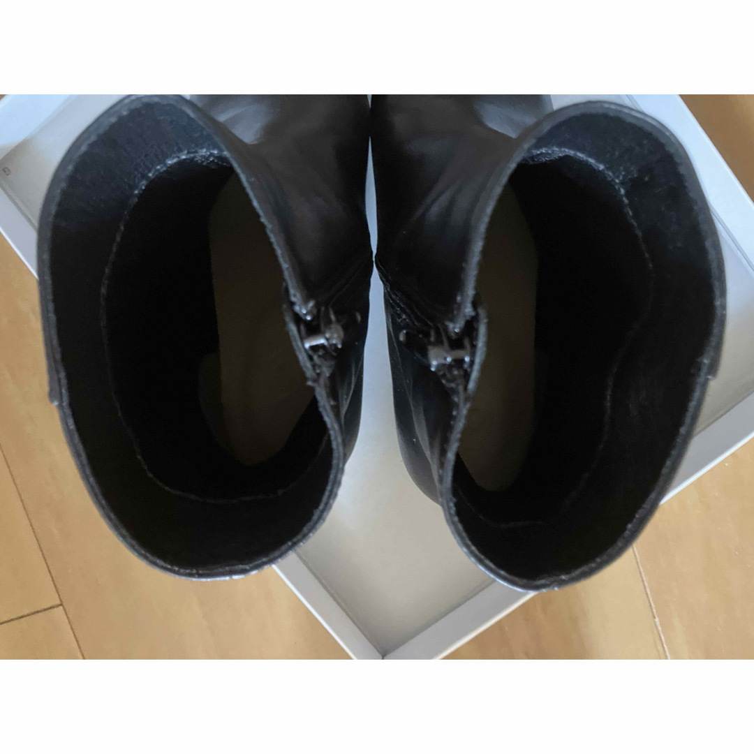 A de Vivre(アドゥヴィーヴル)のアドゥヴィーブル　スクエアレザー　ショート　ブーツ レディースの靴/シューズ(ブーツ)の商品写真