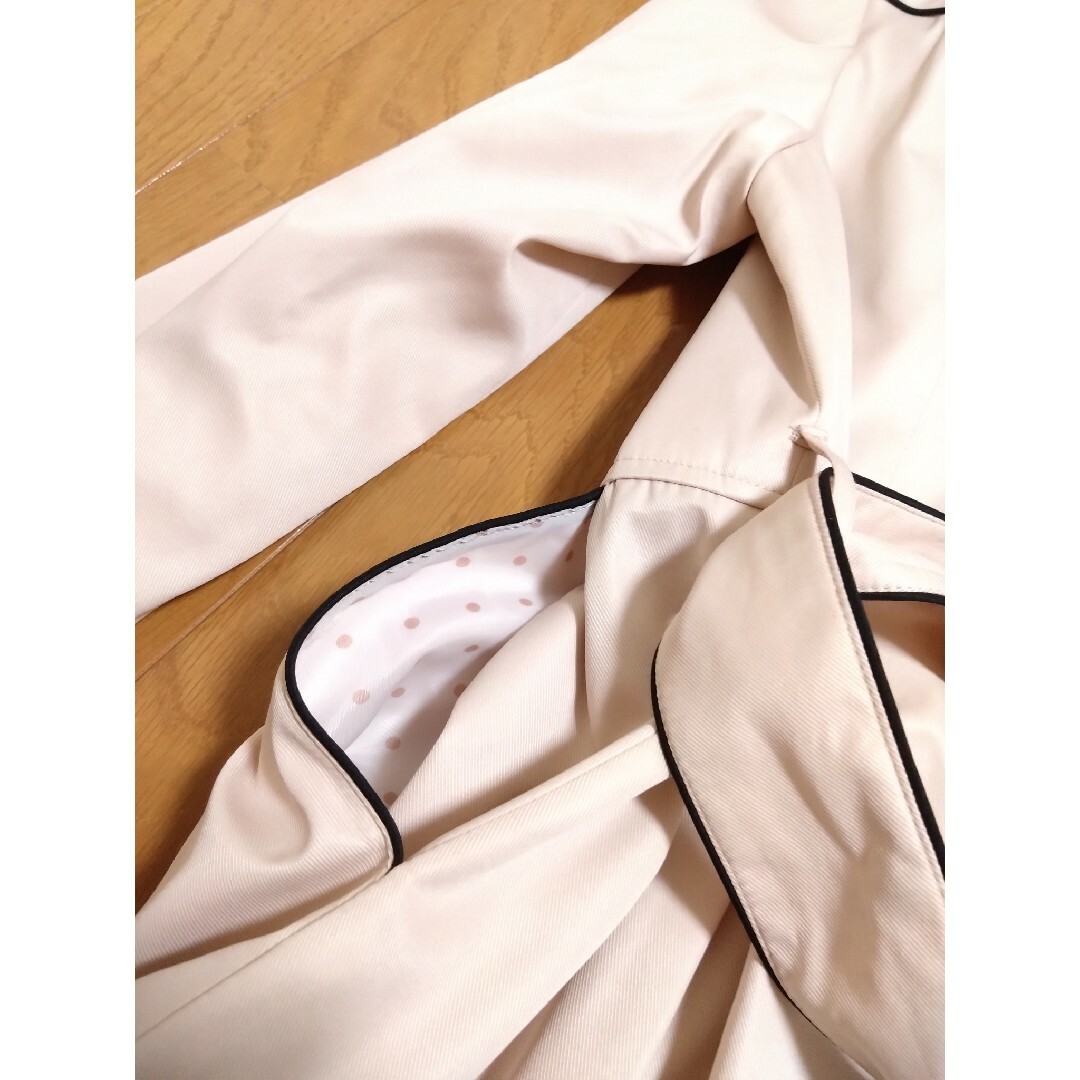 【新品】トレンチコート　スプリング　レディース　Mサイズ　ベージュ レディースのジャケット/アウター(トレンチコート)の商品写真