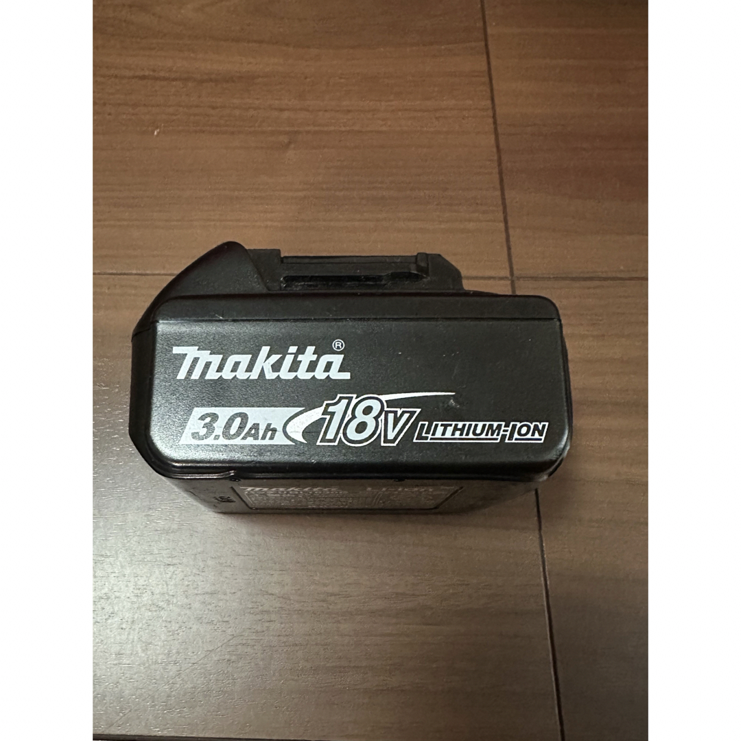 Makita(マキタ)のマキタ 18V 3.0Ah 純正バッテリー 急速充電器付 美品 自動車/バイクのバイク(工具)の商品写真